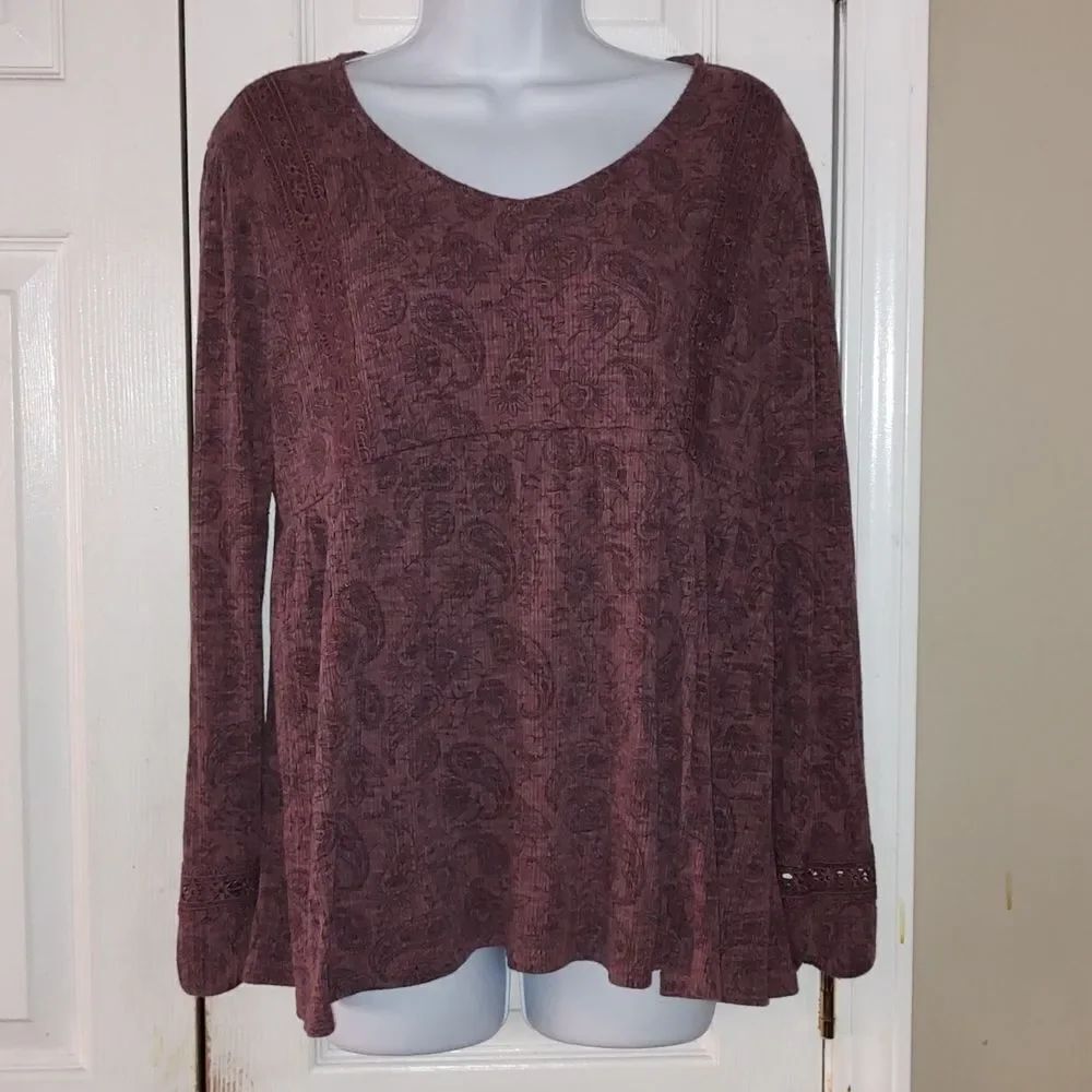Como Vintage paisley purple shade and black shirt Sz L